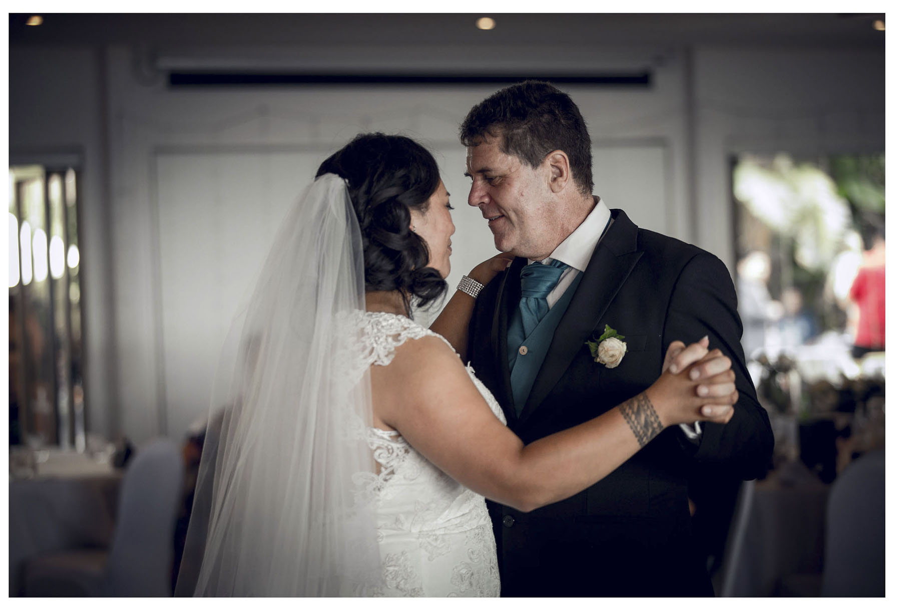 Waiheke Island wedding photos by Chris Loufte