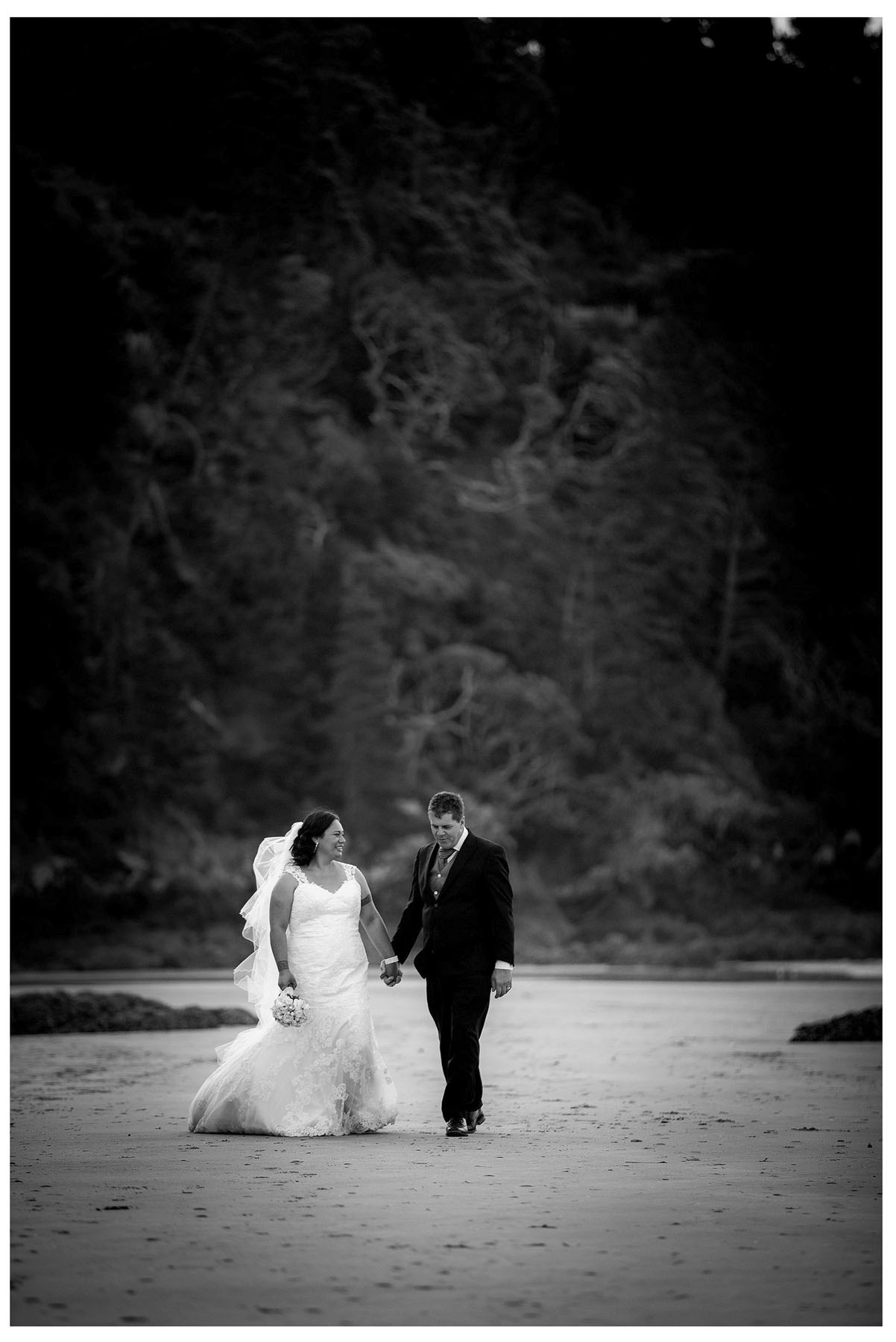 Waiheke Island wedding photos by Chris Loufte