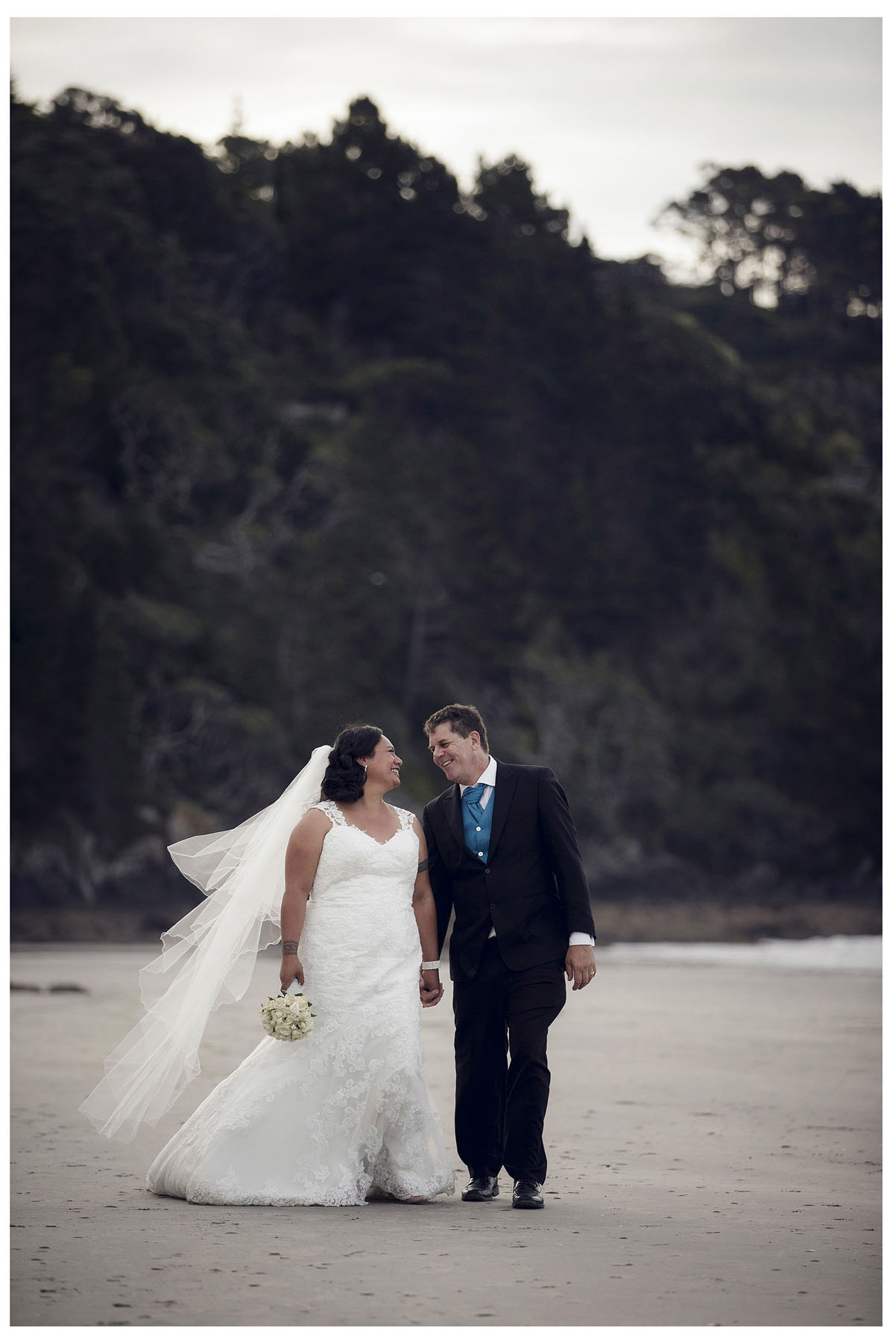 Waiheke Island wedding photos by Chris Loufte
