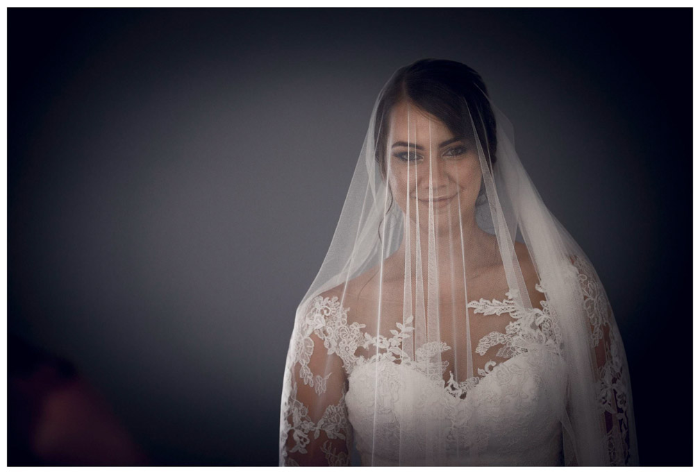 Auckland wedding photo by Chris Loufte at teh River Head Tavern