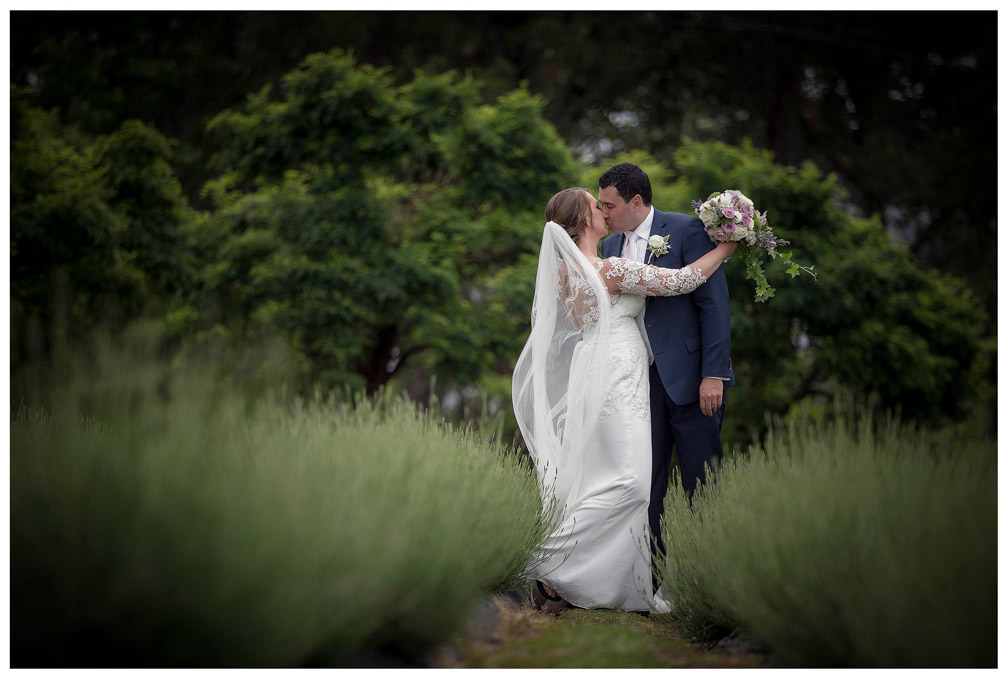 Auckland wedding photo by Chris Loufte at teh River Head Tavern
