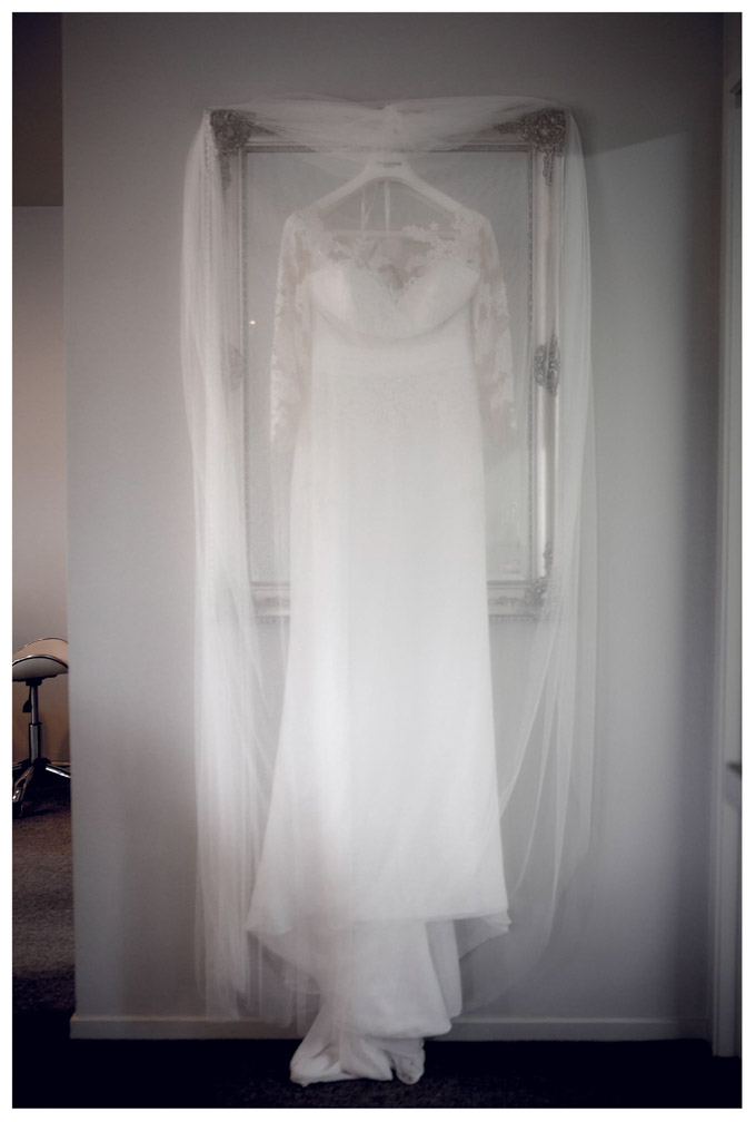 Auckland wedding photo by Chris Loufte at tLavenver Hill Coatesville wedding 