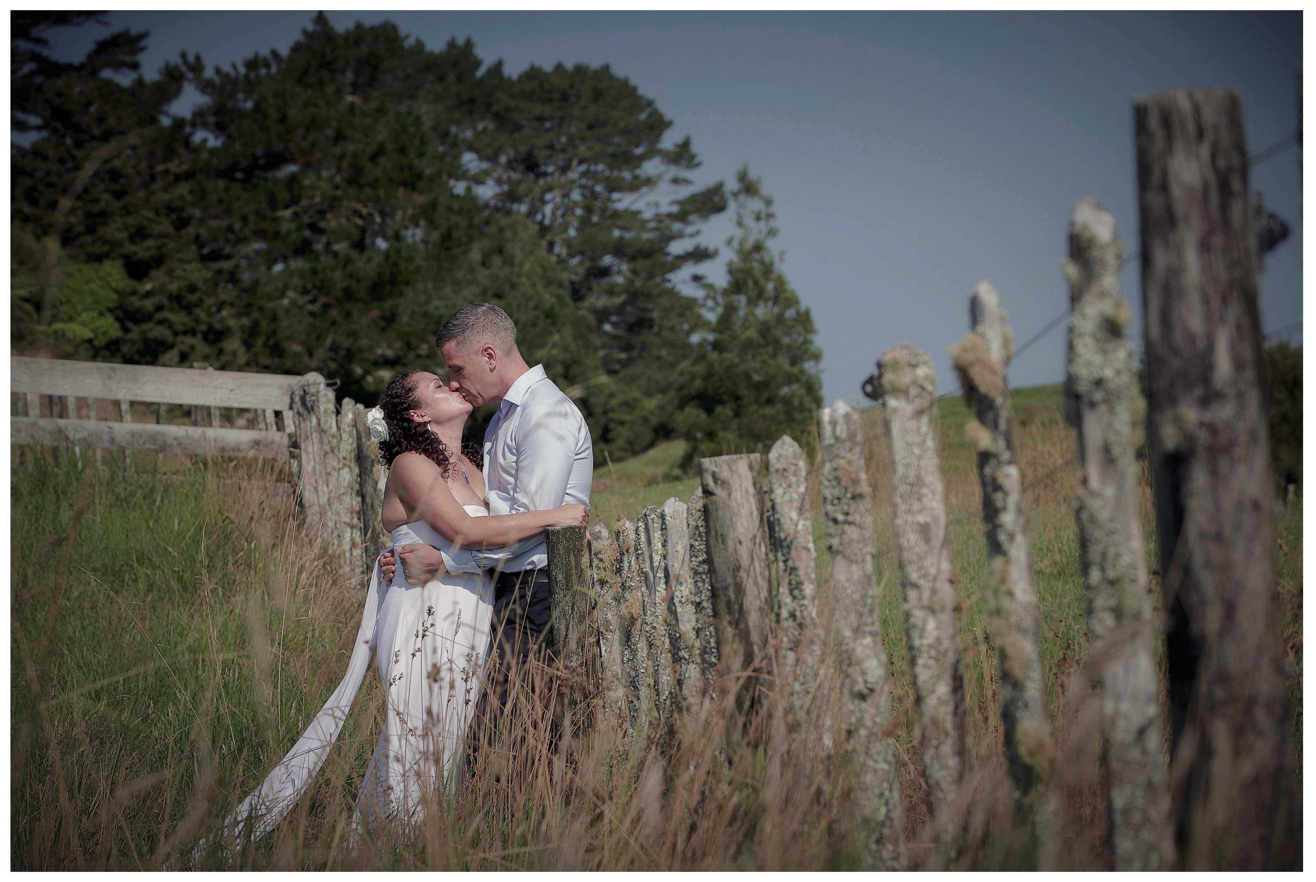 Puhoi wedding photo by Auckland wedding photographer Chris Loufte
